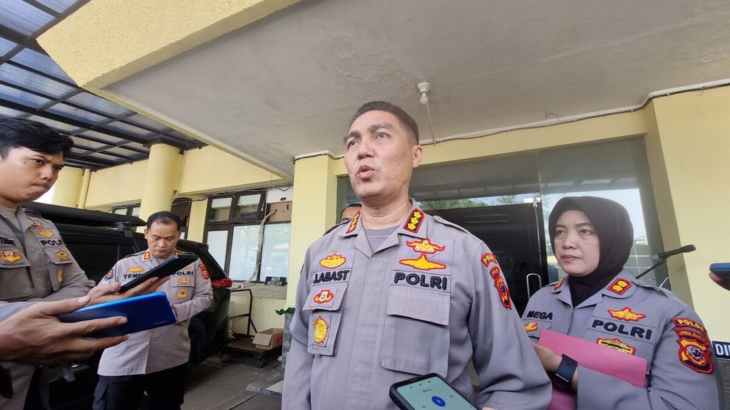 Kabid Humas Polda Jawa Barat Komisaris Besar Jules Abast di Bandung, Selasa (14/5/2024).