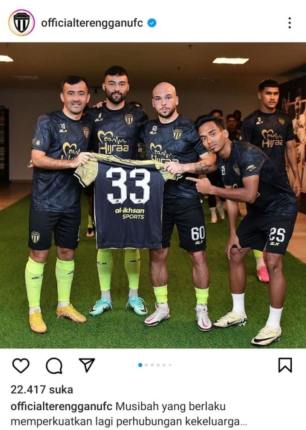 Dukungan moral dari para pemain Terengganu FC bagi Akhyar Rashid yang menjadi korban perampokan dengan kekerasan Kamis (2/4/2024), di Kuala Terengganu, Malaysia