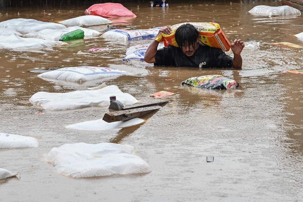 Banjir merendam Kathmandu, ibu kota Nepal, Sabtu (28/9/2024).