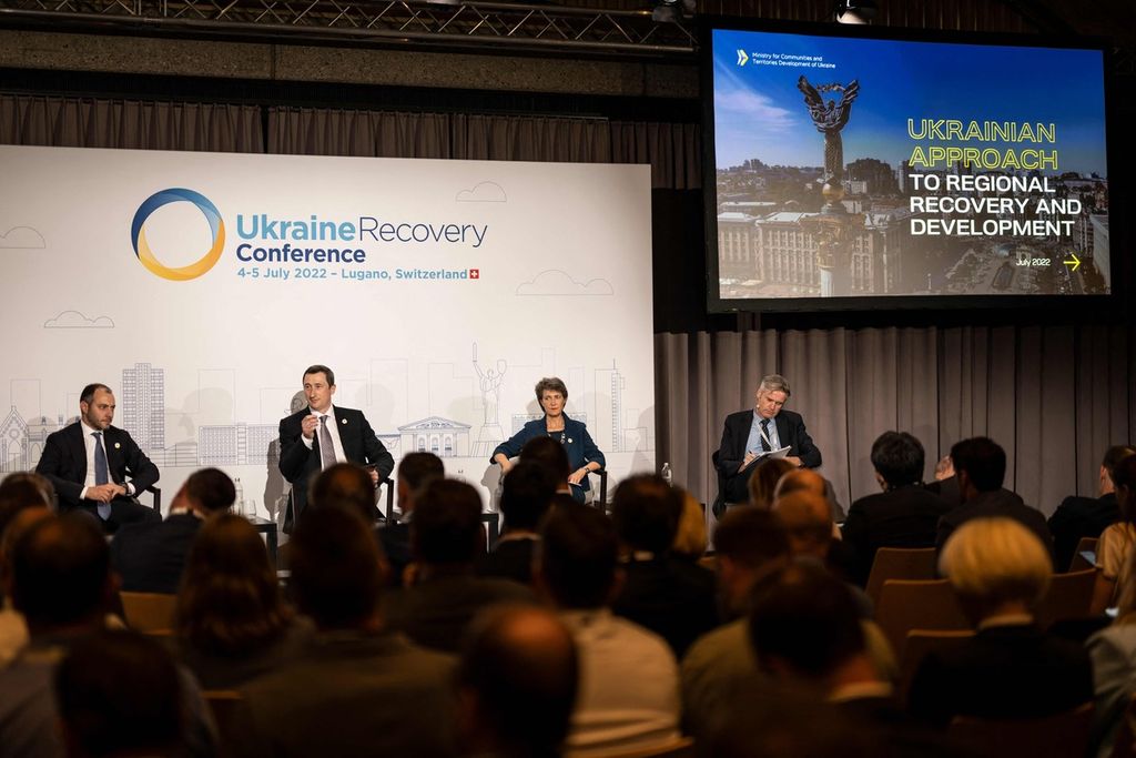 Suasana forum Konferensi Pemulihan Ukraina (Ukraine Recovery Conference/URC) di Lugano, Swiss, Senin (4/7/2022). 