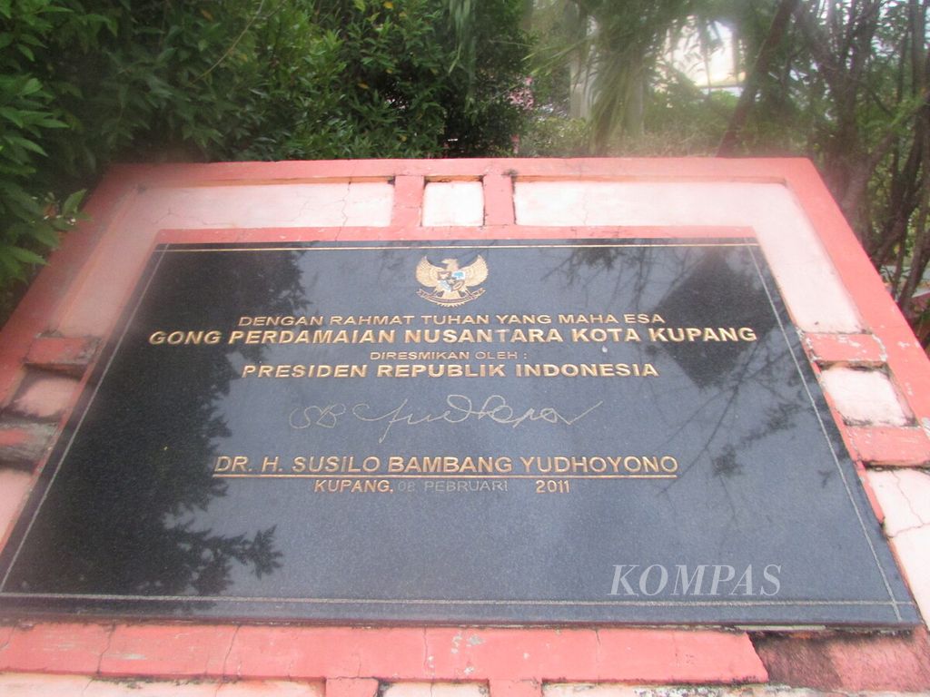 Prasasti Taman Nostalgia Kupang yang diresmikan Presiden Susilo Bambang Yudhoyono (2004-2014) di Kupang, Minggu (28/8/2022).