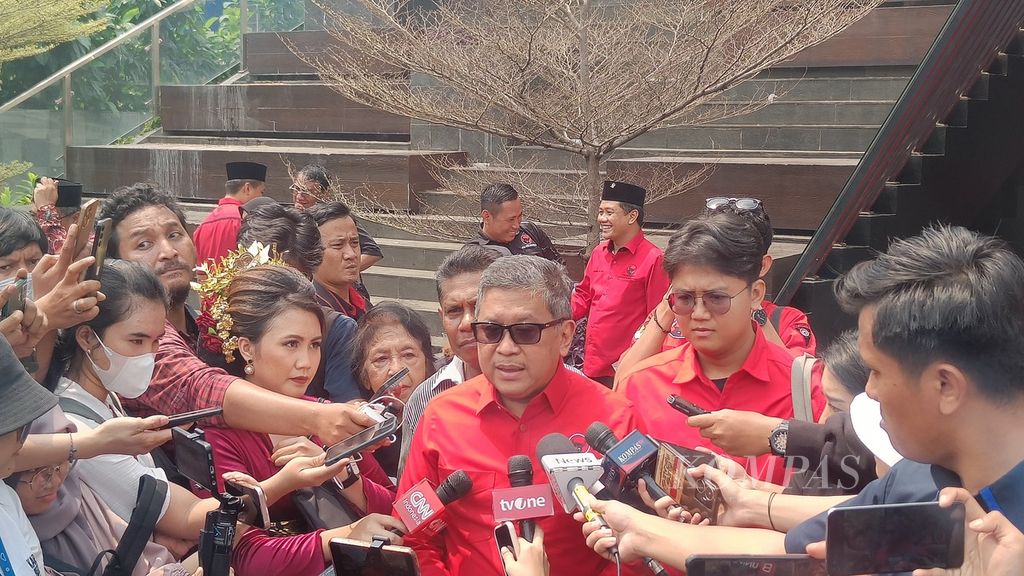 Sekretaris Jenderal Partai Demokrasi Indonesia Perjuangan (PDI-P) Hasto Kristiyanto seusai upacara peringatan HUT Ke-79 RI di Lenteng Agung, Jakarta, Sabtu (17/8/2024).