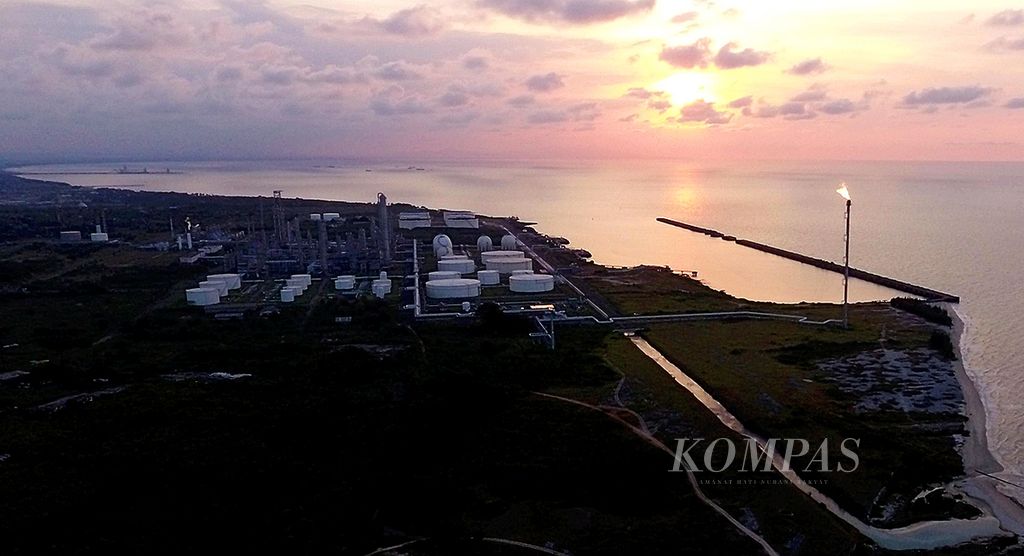 Ilustrasi - Suasana kilang Trans Pacific Petrochemical Indotama (TPPI) yang telah diakuisisi PT Pertamina di Tuban, Jawa Timur, Sabtu (7/8/2016).