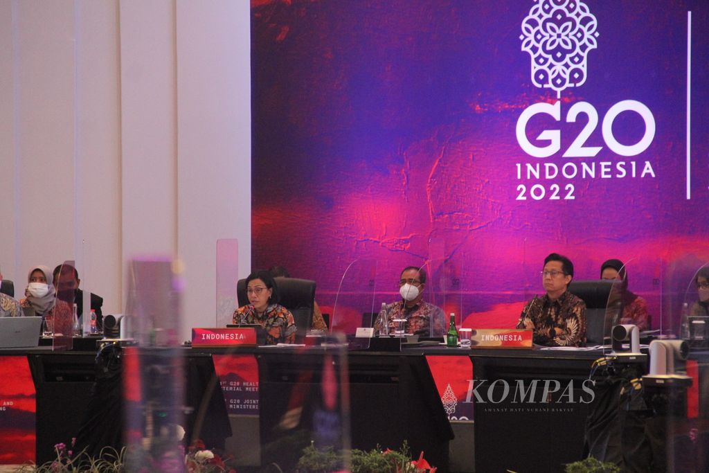 Menteri Keuangan Sri Mulyani Indrawati dan Menteri Kesehatan Budi Gunadi Sadikin hadir dalam Pertemuan Gabungan Menteri Keuangan dan Kesehatan G20, Selasa (21/6/2022) malam di Hotel Marriott Yogyakarta, Kabupaten Sleman, DI Yogyakarta.