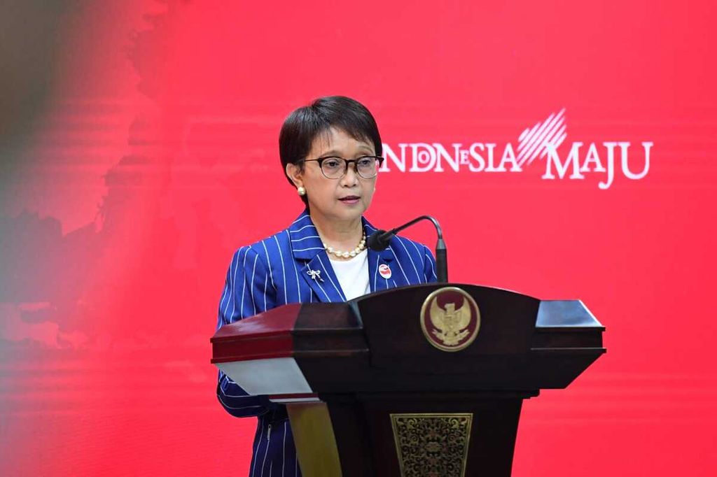 Menlu RI  Retno Marsudi memberikan keterangan pers di Kantor Presiden, Jakarta, pada Jumat, 3 Februari 2023 seusai mendampingi Presiden Jokowi saat menerima kunjungan kehormatan menlu ASEAN dan Sekretaris Jenderal ASEAN.