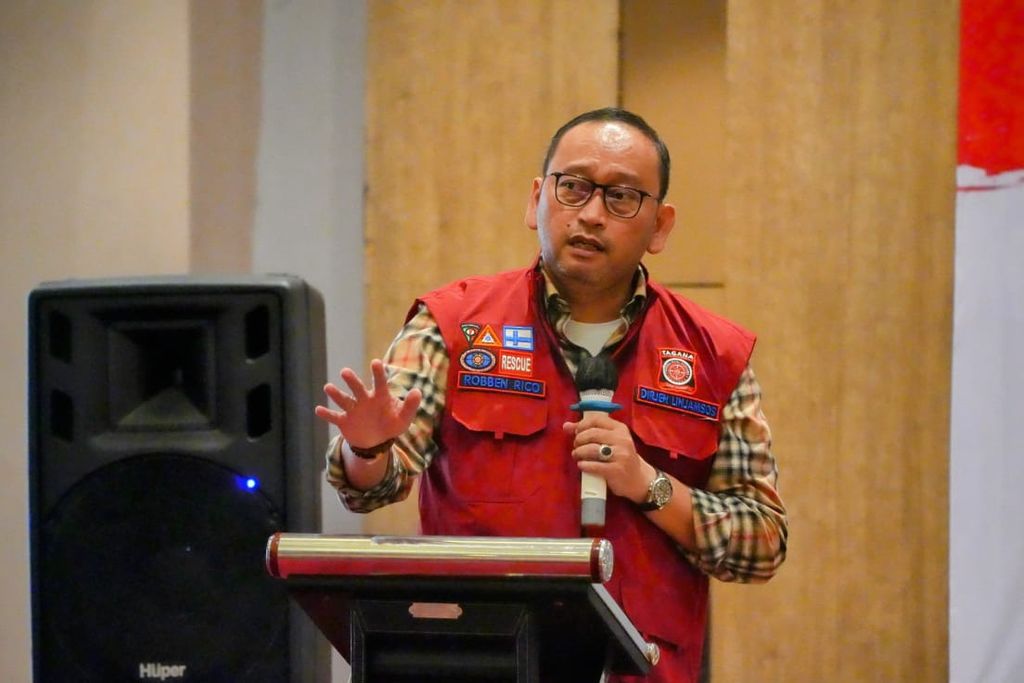 Sekretaris Jenderal Kementerian Sosial Robben Rico saat berkegiatan di Karawang, Jawa Barat, November 2023.