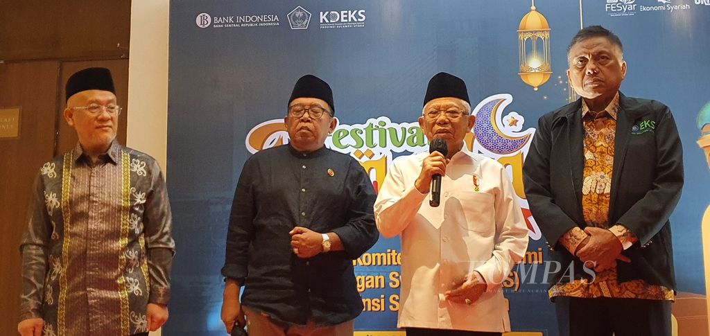 Wakil Presiden Ma’ruf Amin memberikan keterangan seusai pengukuhan Komite Daerah Ekonomi dan Keuangan Syariah (KDEKS) Sulawesi Utara, Kamis (4/4/2024)