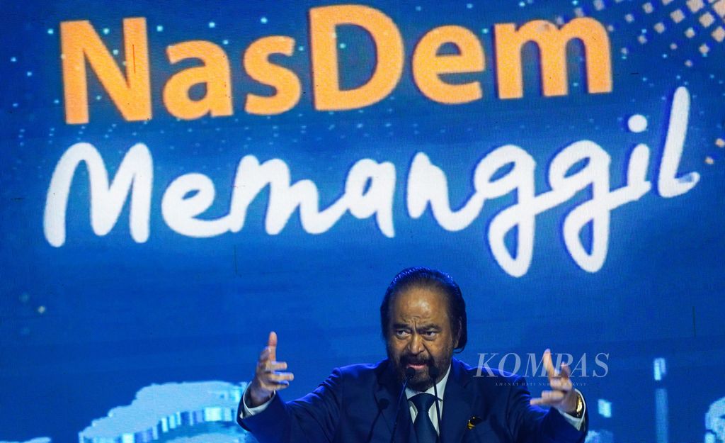 Ketua Umum Partai Nasional Demokrat Surya Paloh saat memberikan sambutan pada acara Peluncuran Program Nasdem Memanggil di Ballroom Nasdem Tower, Jakarta, Senin (17/10/2022). 