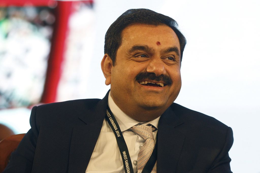 Gautam Adani, pendiri Grup Adani, salah satu miliarder dari India menghadiri acara investasi di Bangalore, Karnataka, India, 3 Februari 2016.