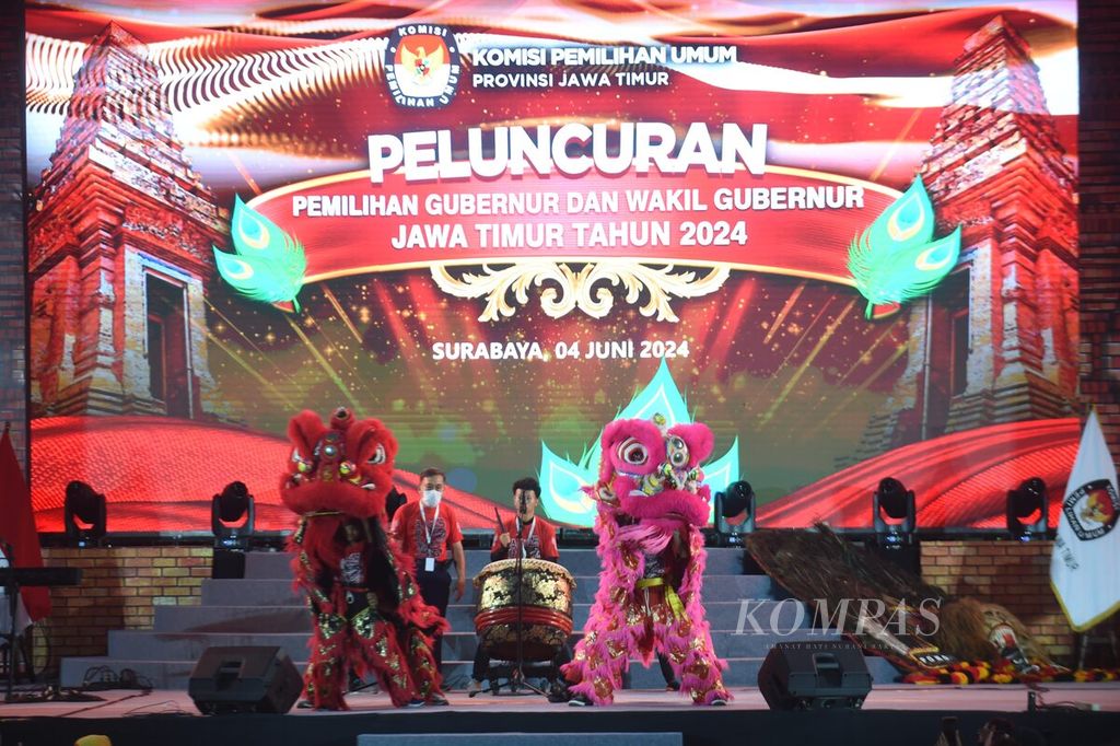 Kesenian barongsai tampil dalam Peluncuran Pemilihan Gubernur dan Wakil Gubernur Jawa Timur 2024 oleh KPU Jawa Timur di Grand City, Surabaya, Jawa Timur, Selasa (4/6/2024). Kegiatan dihadiri oleh ribuan warga. Acara peluncuran juga menampilkan pentas barongsai dan reog Ponorogo. Untuk memeriahkan acara, hadir pula penyanyi Gilga Sahid dan Happy Asmara. 