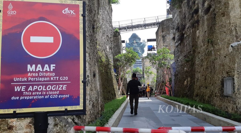 Kawasan GWK Cultural Park di Ungasan, Kuta Selatan, Badung, Bali, Minggu (6/11/2022), dipersiapkan sebagai tempat acara dalam rangkaian KTT G20 di Bali. Suasana di kawasan GWK Cultural Park ketika Kepala Polri Jenderal (Pol) Listyo Sigit Prabowo bersama rombongan meninjau area ini.