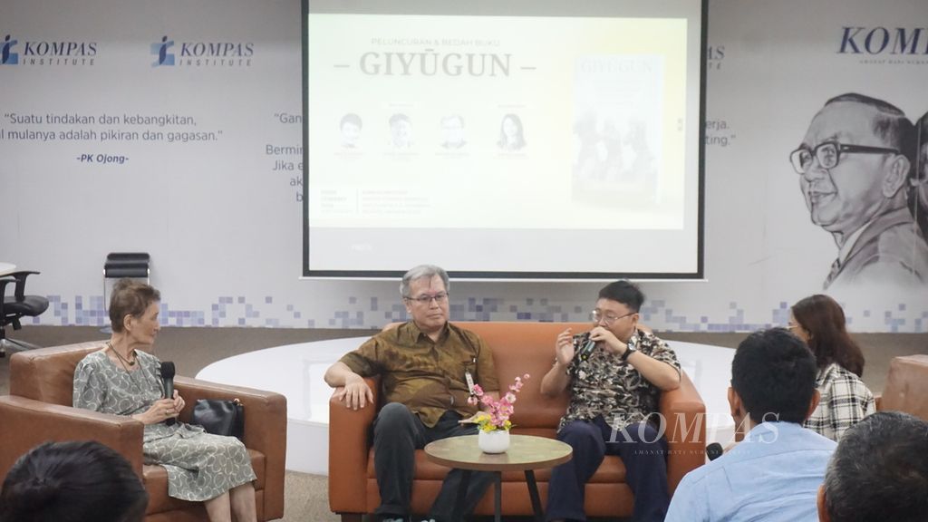 Acara peluncuran dan bedah buku <i>Giyugun-Tentara Sukarela pada Pendudukan Jepang di Jawa dan Sumatera,</i> di Kompas Institute, Jakarta, Senin (25/3/2024).