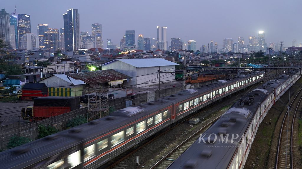 The Jabodetabek train passed through Tanah Abang, Central Jakarta, on Tuesday, May 2, 2023.