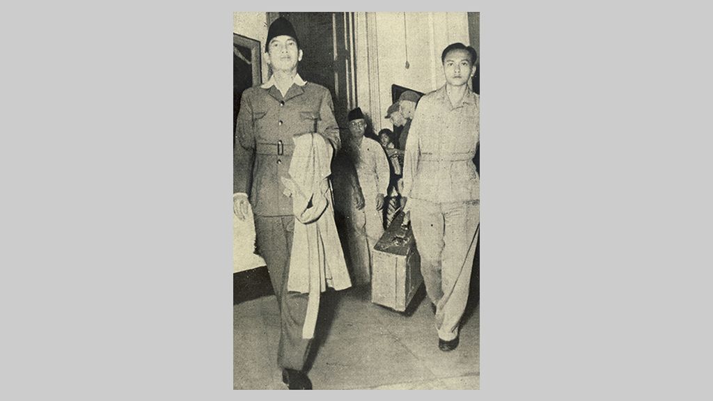 Pada tanggal 19 Desember 1948 pagi pesawat terbang Belanda menyerang Yogyakarta dan Maguwo, pasukan Baret Merah dan Hijau Belanda terjun di atas Maguwo. Setelah Maguwo diduduki, mereka menuju Yogyakarta dan menduduki seluruhnya pada sore hari. Presiden Soekarno dan Wakil Presiden Mohammad Hatta tertawan dan dibawa ke lapangan terbang Maguwo.