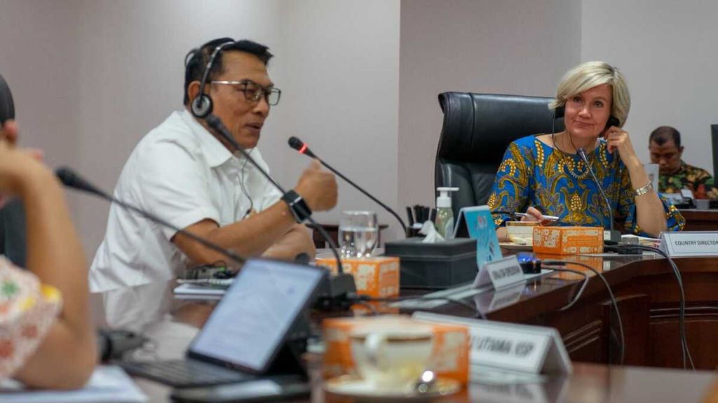 Kepala Staf Kepresidenan Moeldoko menemui Kepala Perwakilan Bank Dunia untuk Indonesia dan Timor Leste Satu Kahkonen beserta jajaran di Gedung Bina Graha, Jakarta, Selasa (16/5/2023). 