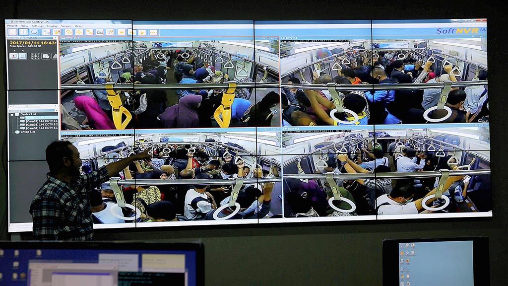 Pusat kontrol konten MacroAd untuk sejumlah rangkaian KRL Jakarta