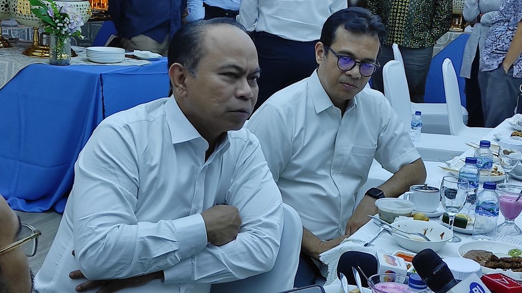 (Kiri ke kanan) Menkominfo Budi Arie Setiadi dan Wakil Menkominfo Nezar Patria saat sesi buka bersama media, Rabu (3/4/2024) malam, di Jakarta.