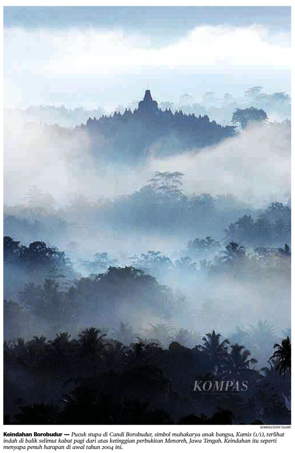 Borobudur dilihat dari Puthuk Setumbu