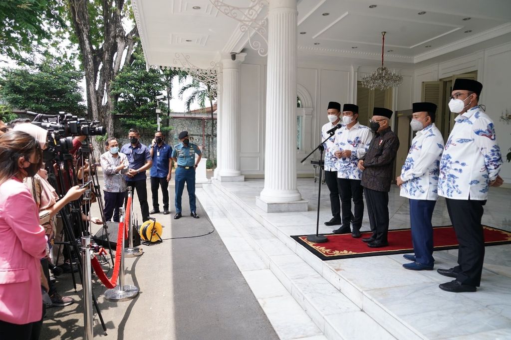 Wakil Presiden Ma'ruf Amin saat menyampaikan keterangan pers di Istana Wapres, Jakarta, Selasa (29/3/2022).