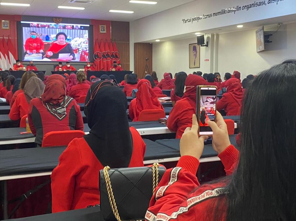 PDI-P General Chair Megawati Soekarnoputri opened the training for female cadres, Friday (10/6/2022), at Lenteng Agung, Jakarta.