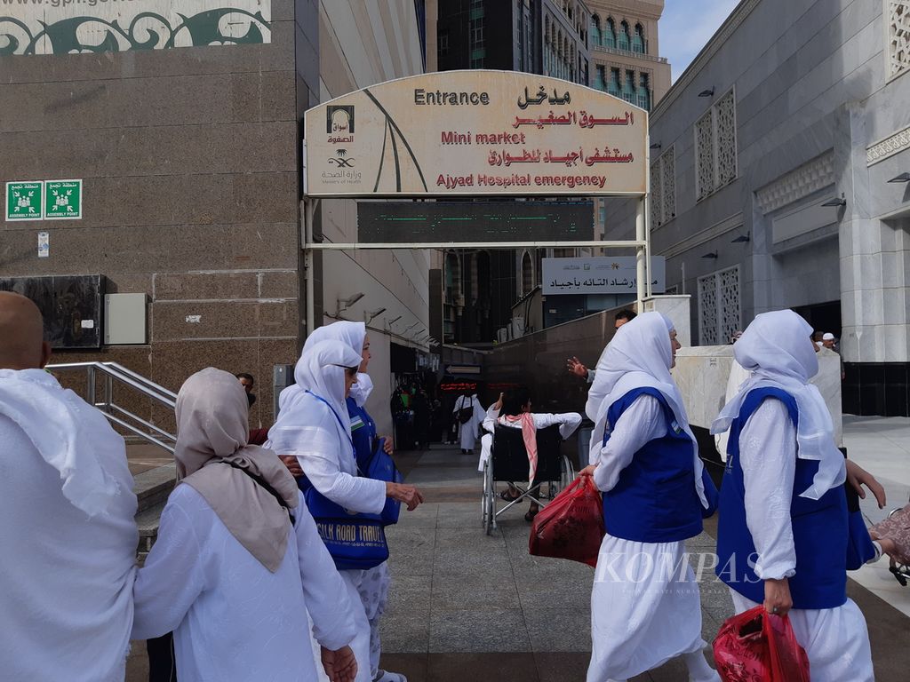 Akses utama menuju Rumah Sakit Ajyad emergency di Mekkah, Arab Saudi, pertengahan Februari 2023. Rumah sakit ini melayani para jemaah umrah yang mengalami gangguan kesehatan tanpa dipungut biaya.