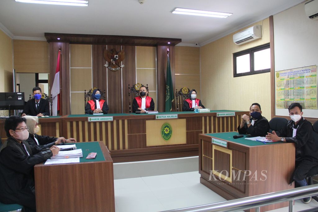 Suasana sidang kasus pornografi dengan terdakwa FCN alias Siskaeee di Pengadilan Negeri Wates, Kabupaten Kulon Progo, DI Yogyakarta, Senin (21/3/2022).
