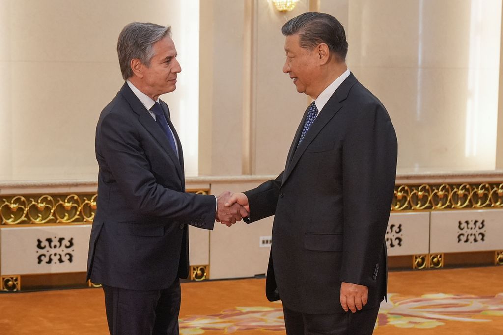 Menteri Luar Negeri AS Antony Blinken bertemu dengan Presiden China Xi Jinping di Aula Besar Rakyat pada 26 April 2024 di Beijing, China. 