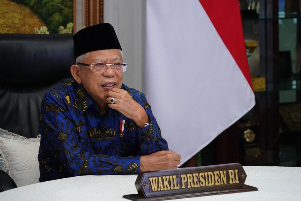 Wakil Presiden Maruf Amin saat menghadiri acara Tasyakur Milad Ke-33 Lembaga Pengkajian Pangan, Obat-obatan, dan Kosmetika-Majelis Ulama Indonesia (LPPOM-MUI) secara virtual di Jakarta, Selasa (25/1/2022).