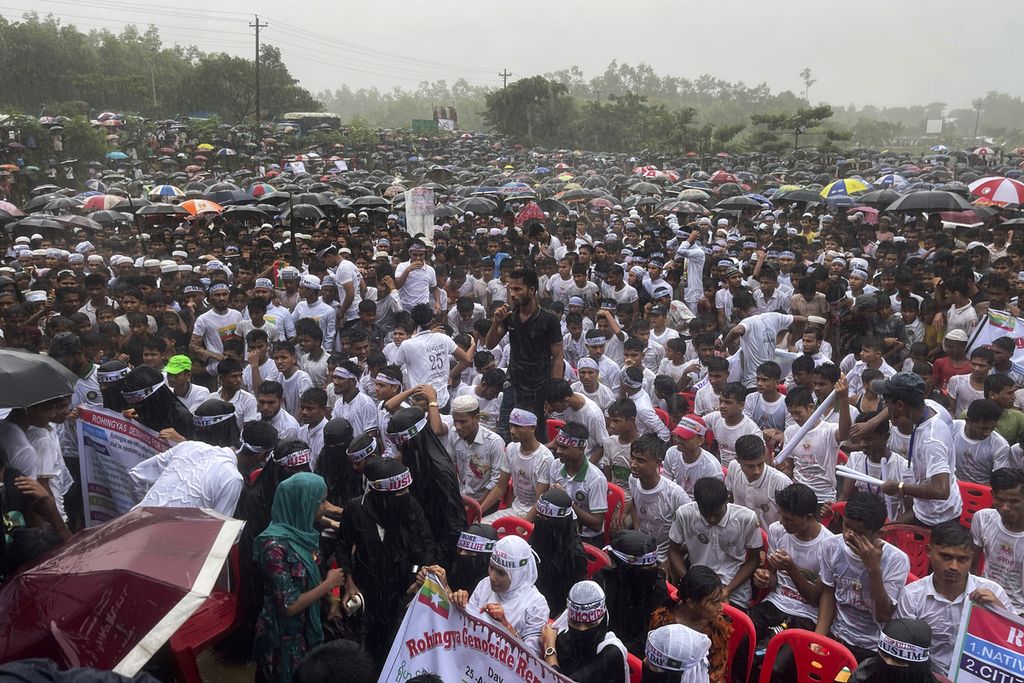 Pengungsi Rohingya di lapangan Kutupagong, Cox’s Bazar, Bangladesh, Minggu (25/8/2024)