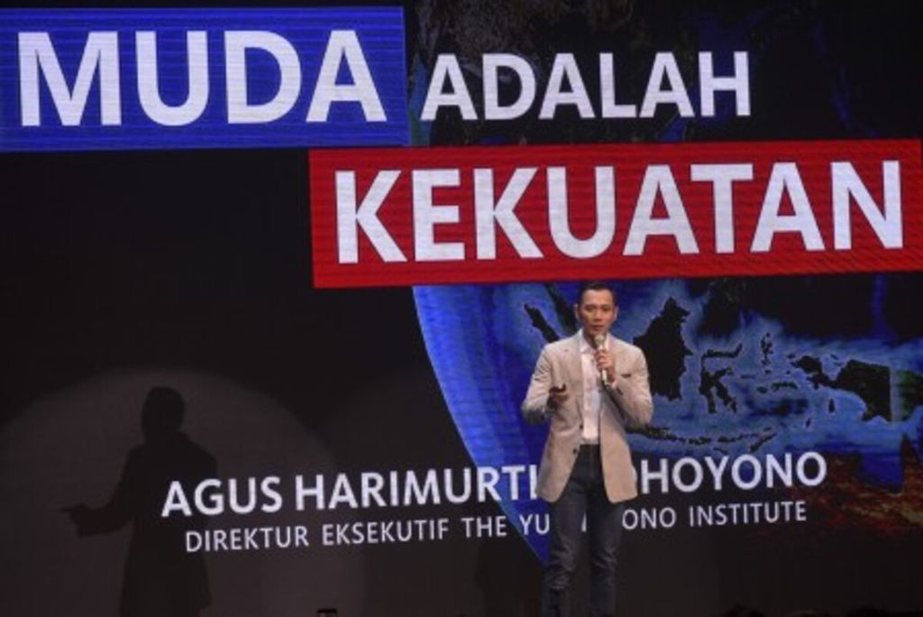 Ketua Komando Tugas Bersama (Kogasma) Pemenangan Pemilu Partai Demokrat Agus Harimurti Yudhoyono (AHY) menyampaikan orasi politik di Jakarta, Jumat (3/8). Orasi politik Direktur Eksekutif The Yudhoyono Institute ini mengusung tema Muda Adalah Kekuatan. 