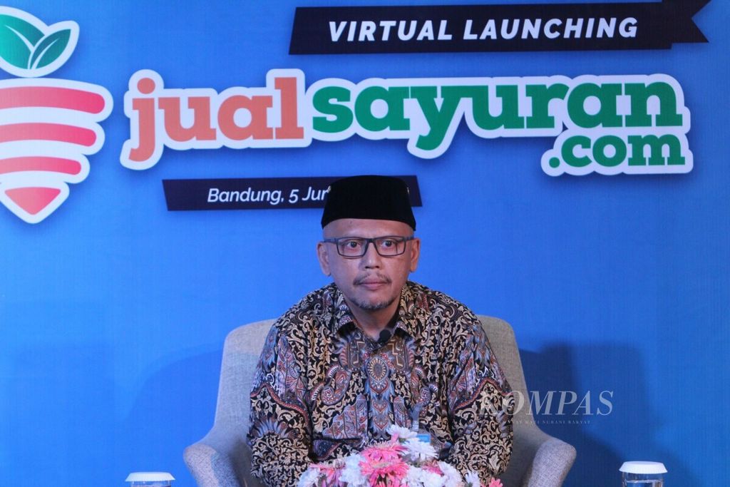 Kepala Kantor Perwakilan Bank Indonesia Jawa Barat Herawanto saat menghadiri peluncuran situs web dan aplikasi jualsayuran.com secara virtual di Bandung, Jabar, Jumat (5/6/2020).