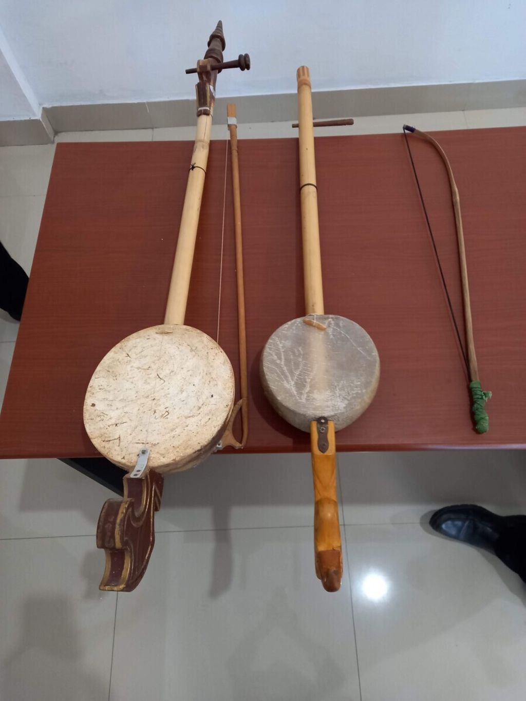 Arababu, alat musik gesek khas Maluku.