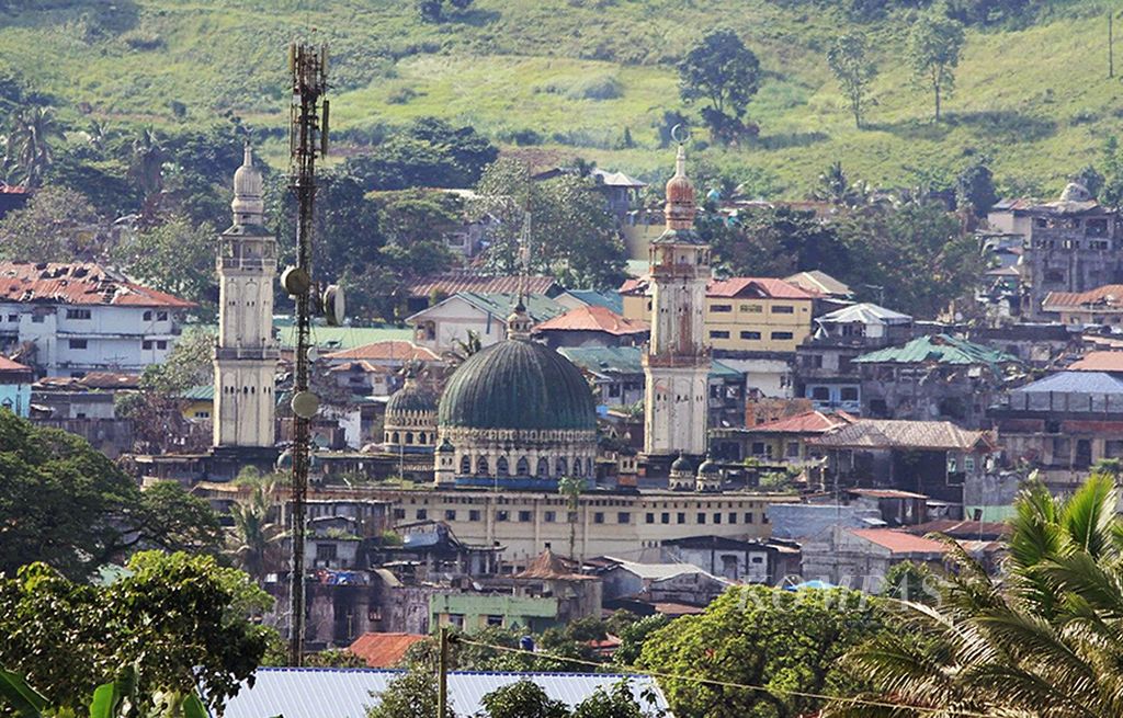 Lanskap deretan bangunan di kota Marawi, Filipina selatan, yang menjadi medan pertempuran antara kelompok Maute dan tentara Filipina, Sabtu (8/7). Marawi merupakan kota yang indah, berada di jantung Mindanao, salah satu pulau terbesar di wilayah selatan Filipina.