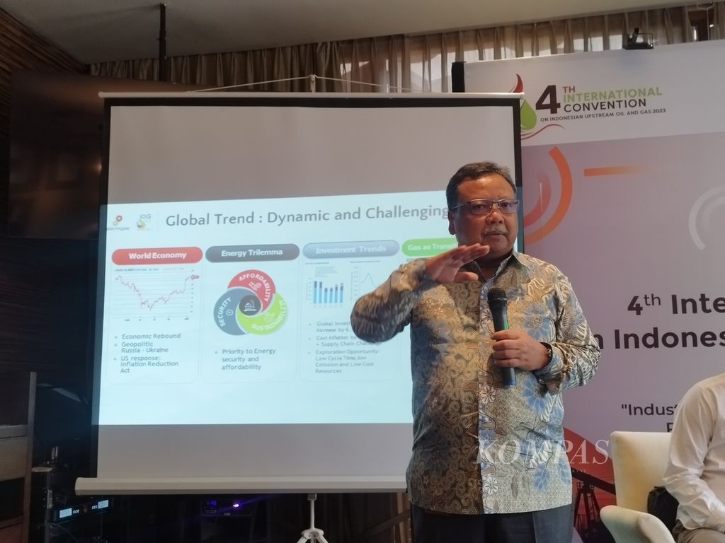 Wakil Kepala SKK Migas Nanang Abdul Manaf memberikan penjelasan mengenai kondisi terkini sektor hulu migas dalam <i>media briefing</i> di Jakarta, Rabu (23/8/2023).