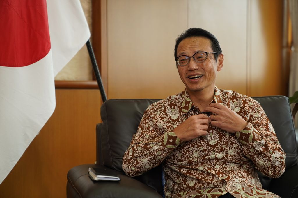 Duta Besar Jepang untuk Indonesia Kanasugi Kenji saat ditemui oleh tim harian<i> Kompas</i> untuk wawancara terkait hubungan bilateral Jepang di Indonesia di kantor Kedubes Jepang, Jakarta, 14 Januari 2023. 