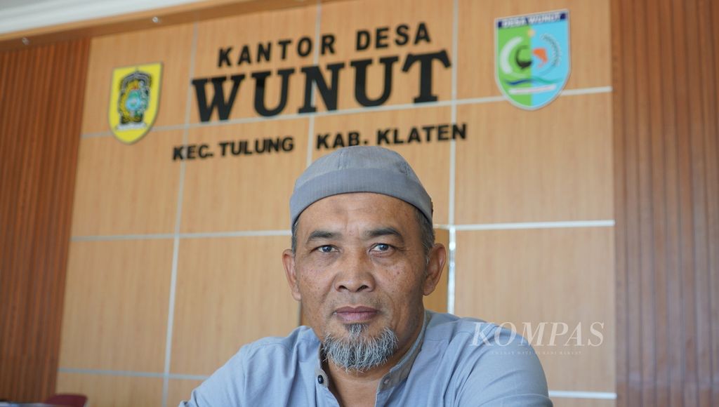 Kepala Desa Wunut Iwan Sulistiya Setyawan saat diwawancarai, di Kantor Desa Wunut, Kecamatan Tulung, Kabupaten Klaten, Jawa Tengah, Rabu (16/8/2023).
