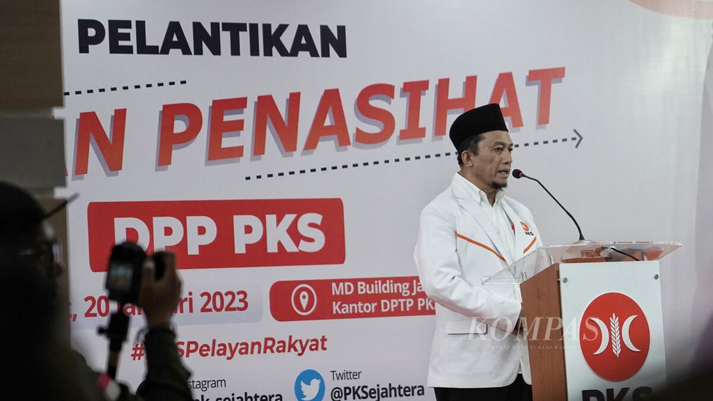 Ketua Dewan Penasihat Partai Keadilan Sejahtera (PKS) Tifatul Sembiring saat memberikan pidato pertamanya setelah bersama anggota partai lainnya dilantik menjadi Dewan Penasihat PKS di Kantor DPP PKS, Jakarta, Jumat (20/1/2023). 
