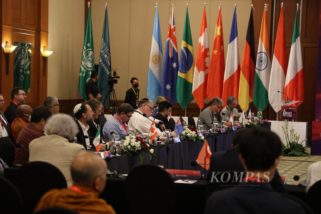 Pemimpin agama dari sejumlah negara mengikuti konferensi G20 Religion Forum (R20) di Hotel Hyatt, Sleman, DI Yogyakarta, Jumat (4/11/2022). 