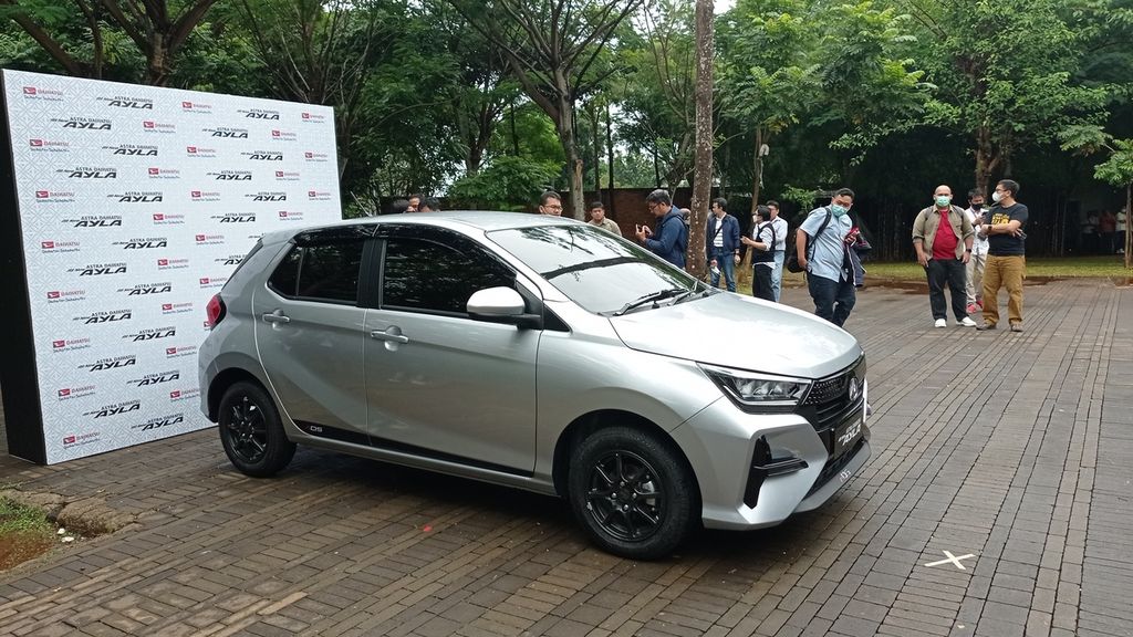 Tampak samping All New Astra Daihatsu Ayla yang dikenalkan Daihatsu di Hutan Kota Gelora Bung Karno, Senayan, Jakarta Pusat, Rabu (15/2/2023).