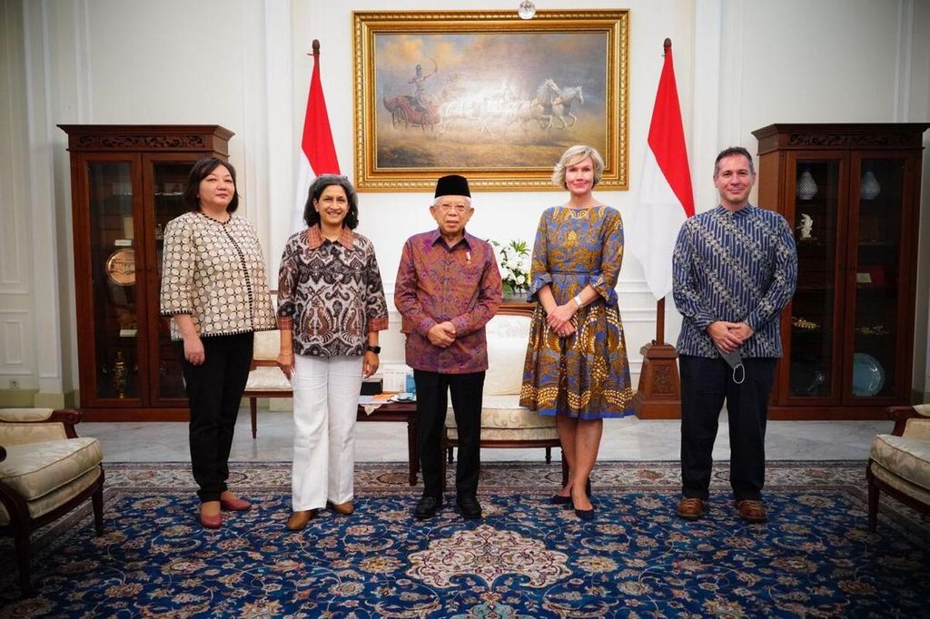 Wakil Presiden Ma’ruf Amin saat menerima jajaran Delegasi Bank Dunia, di Istana Wakil Presiden, Jl Medan Merdeka Selatan No 6 Jakarta Pusat, Rabu (26/10/2022).