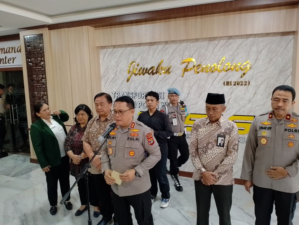 Kepala Polda Lampung Inspektur Jenderal Helmy Santika saat konferensi pers di Markas Besar Polda Lampung di Kabupaten Lampung Selatan, Rabu (23/8/2023). 