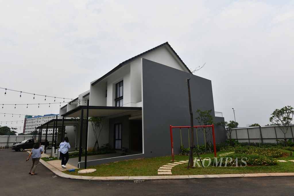 Rumah contoh Cassia, kluster rumah tapak terbaru di kawasan Ayodhya by Alam Sutera, Cikokol. Kota Tangerang, Banten, Senin (19/2/2024).  