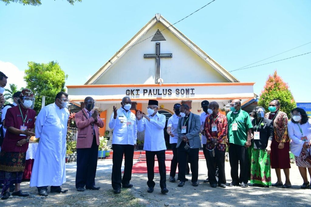 Pada Jumat (15/10/2021), Wapres Amin juga mengunjungi Gereja Kristen Indonesia (GKI) Paulus Sowi di Manokwari, Papua Barat.