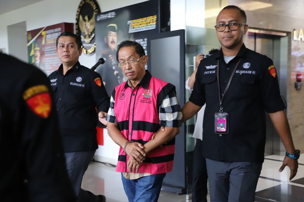 The suspect Tamron alias Aon (TN/AN) as the beneficial owner of CV Venus Inti Perkasa was detained by investigators from the Attorney General's Office, Tuesday (6/2/2024).
