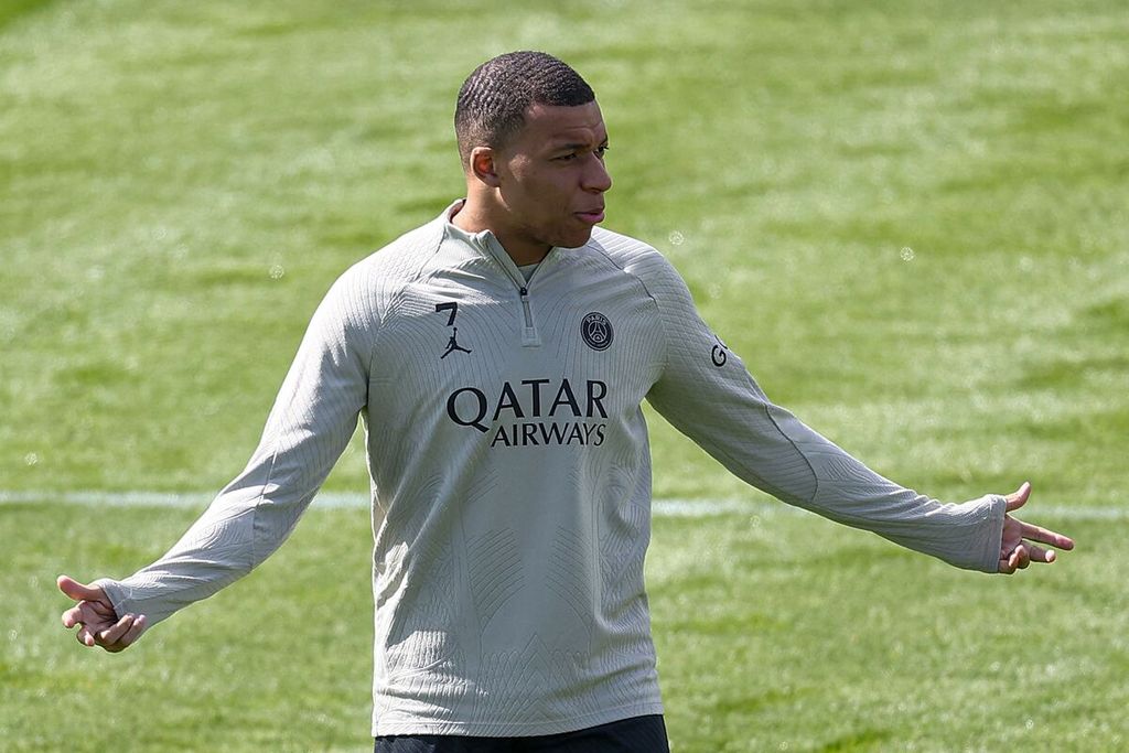 Paris Saint-Germain attacker Kylian Mbappe participated in a training session at PSG's training facility in Poissy, west of Paris, France, on Monday (5/6/2024), in preparation for the second leg of the Champions League semifinal match between PSG and Borussia Dortmund.