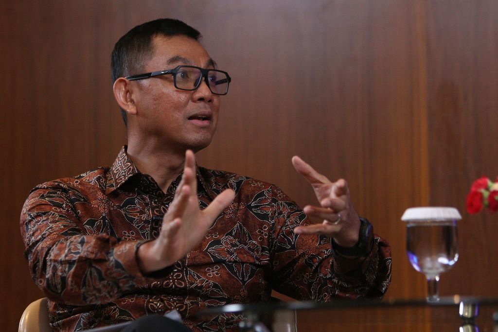 Direktur Utama PLN Darmawan Prasodjo berbicara dalam acara Sapa Sosok Dua Puluh di Hotel Pullman, Menteng, Jakarta Pusat, Selasa (11/10/2022). 