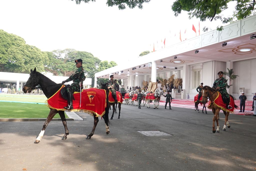 Gladi kotor Upacara Peringatan Detik-detik Proklamasi Ke-78 Kemerdekaan RI digelar di halaman Istana Merdeka, Jakarta pada Minggu (13/8/2023). 