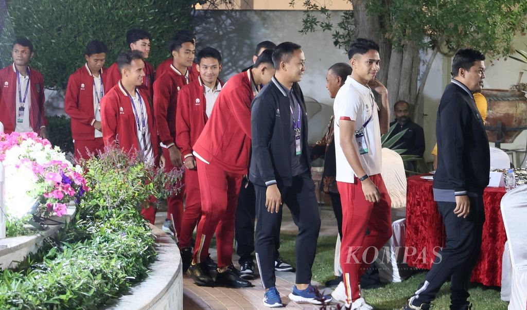 Pemain timnas Indonesia tiba untuk mengikuti jamuan makan malam yang digelar di Wisma KBRI di Doha, Qatar, Rabu (10/1/2024) malam waktu setempat.