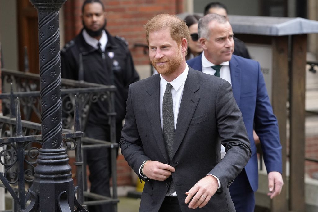 Pangeran Harry meninggalkan Pengadilan Kerajaan di London, Inggris, pada 30 Maret 2023. 