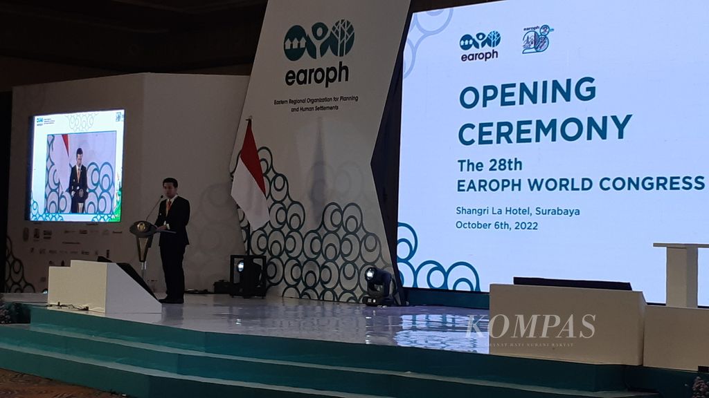 Presiden EAROPH Emil Elestianto Dardak pada kongres ke-28 di Surabaya, Jatim, Kamis (6/10/2022). 